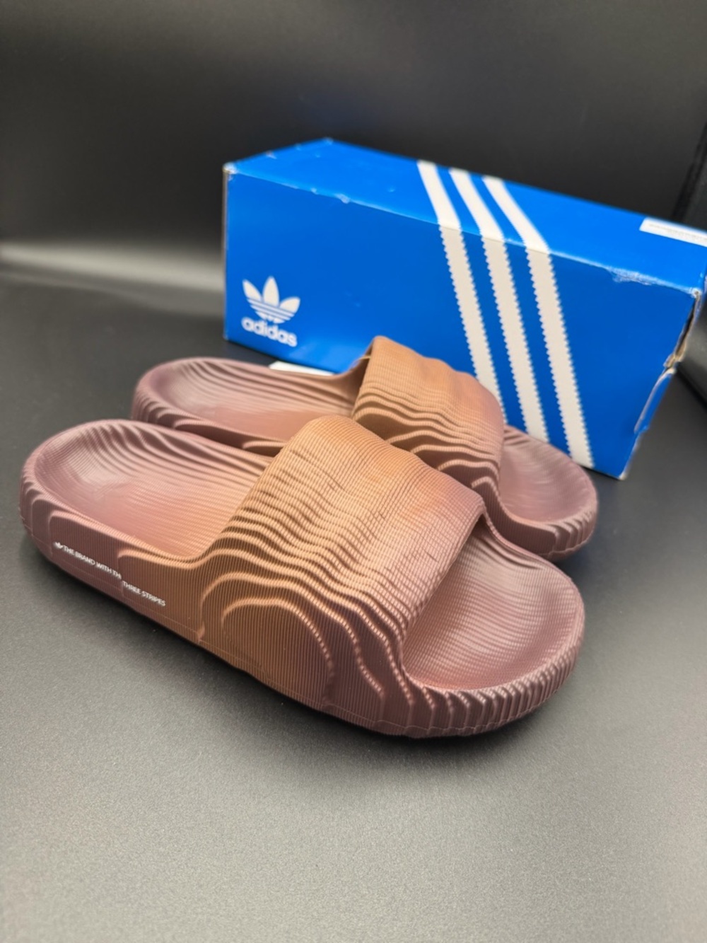 adidas NEW Adilette 22 Slides Men’s Size 5 Brown Sandals Sport Comfort Shoes NWT